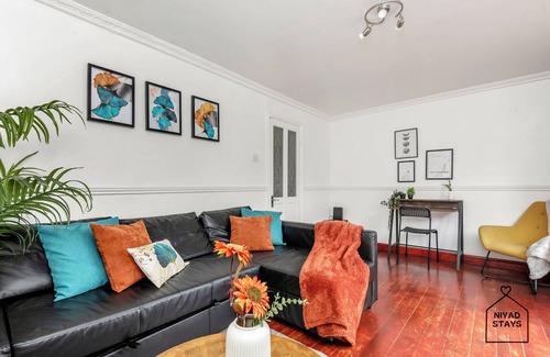 Tottenham Hale House | 3-bedroom house in London near tottenham stadium with WiFi and parking
