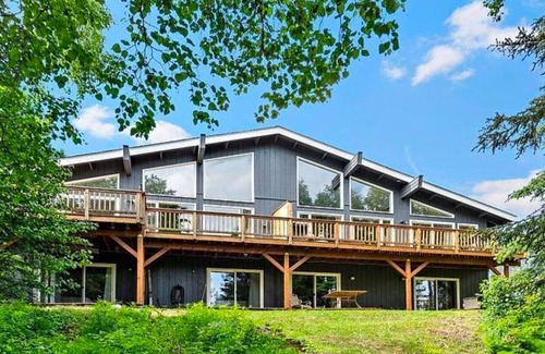 Sand Lake House | 3-bedroom house in marvelous Anchorage with a lake access
