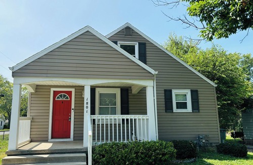 Muncie House | 3-bedroom house in Muncie - 0.5 mile from BSU