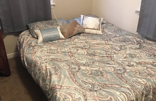 Ross Township House | 3-bedroom house in Pittsburgh with WiFi, AC. 15 minutes from all stadiums.