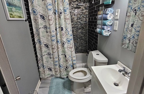 Memphis House | 3-bedroom house in peaceful Memphis with AC, WiFi. Enjoy your stay