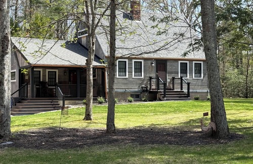 Cape Neddick House | 3-bedroom house in serene Cape Neddick Maine WiFi, AC. Enjoy some peace & quiet