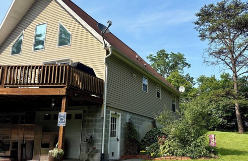 James Creek House | 3-bedroom house in quaint James Creek just 1 mile from Raystown Lake