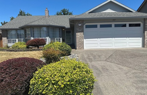 Gresham House | 3-bedroom house in welcoming Gresham with WiFi, AC. Just 20 minutes from airport