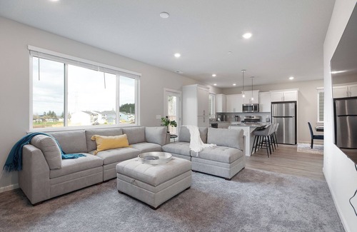 Carver House | 3-bedroom house in welcoming Camas with WiFi, AC