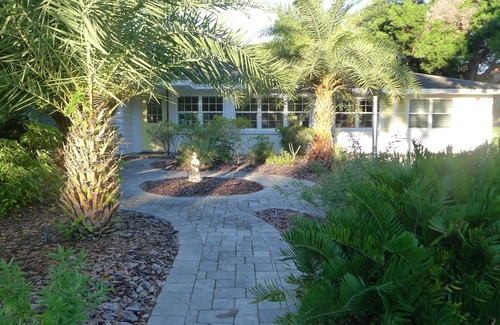 Bay Isle House | 3 Bedroom House North End of Siesta Key - Short Walk To Shell Beach