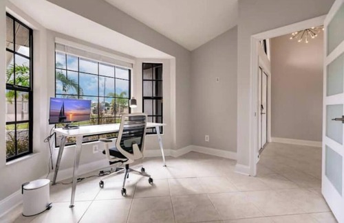 Fort Myers Shores House | 3-bedroom house on the water in brilliant Fort Myers with WiFi, AC.