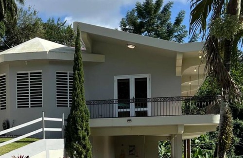 Canaboncito House | 3-bedroom house with Solar Energy, Water cistern, AC, and high speed internet.