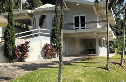 Canaboncito House | 3-bedroom house with Solar Energy, Water cistern, AC, and high speed internet.