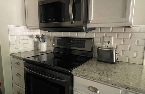 Lexington House | 3-bedroom King Suite Garage with WiFi