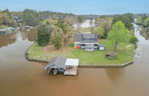 Andalusia Cabin | 3 bedroom lake front cabin, kayaks, fire pit and more!