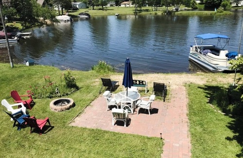 Gladwin House | 3-bedroom Lakehouse in tranquil Gladwin with AC, WiFi. Enjoy a peaceful getaway