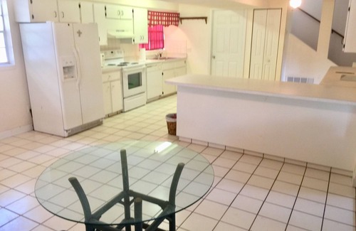 Hampton House | 3 Bedroom Lakeview Cottage w/lake & dock access