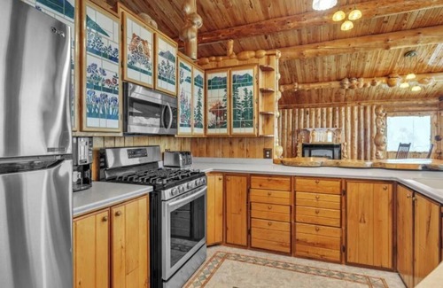 Harding-Birch Lakes Cabin | 3-bedroom Log Cabin in Charming Salcha with Free WiFi, Mountain Views & Private