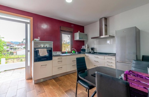 Arnoia Apartment | 3 bedroom nice apartment in A Arnoia