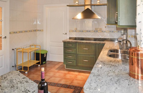 Moclin House | 3 bedroom nice home in Olivares