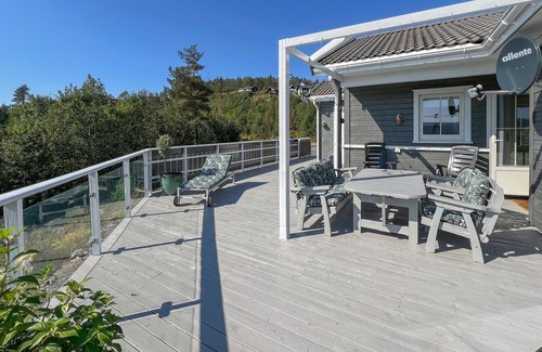 Lyngdal House | 3 bedroom nice home in Lyngdal