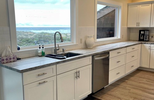 Castroville House | 3 Bedroom Ocean Front (sleeps 6)