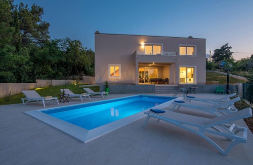 Vrh House | 3 bedroom pet friendly home in Vrh