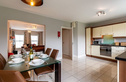 Kenmare House | 3 bedroom pet friendly home with access to pool