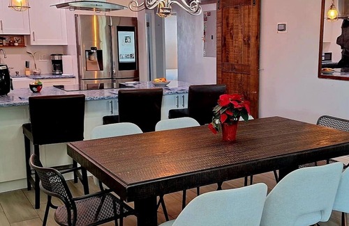 Cutler Bay Apartment | 3-bedroom Private duplex house with WI-FI, Parking ,enjoy a peaceful Getaway