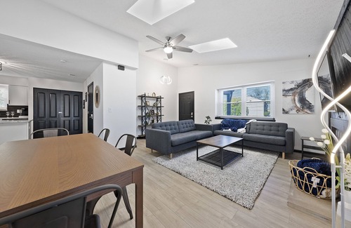 Columbus House | 3 Bedroom Ranch Home w/fenced back yard and deck.