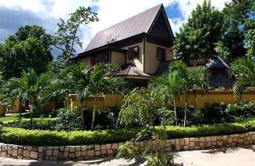 Ocho Rios Cottage | 3 bedroom Seaside Cottage - Pool/Beach/Wifi/Restaurant/House keeping HCP
