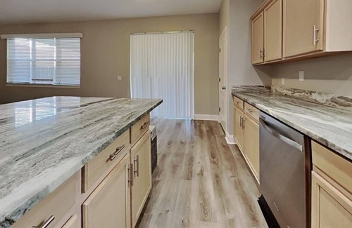 Gibsonton Apartment | 3 Bedroom Single family 424857 by Houzlet