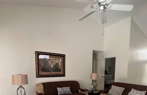 Crown Pointe Apartment | 3 Bedroom Single family 625126 by Houzlet