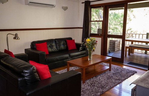 Margaret River Ski Chalet | 3 Bedroom Sleeps up to 8 guests, features 2 bedrooms and one loft bedroom plus a large living/dining