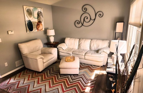 Clive House | 3+ bedroom split level house in the heart of all Clive amenities