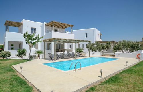 Plaka House | 3 bedroom Summer house with private pool and a partial view of the sea