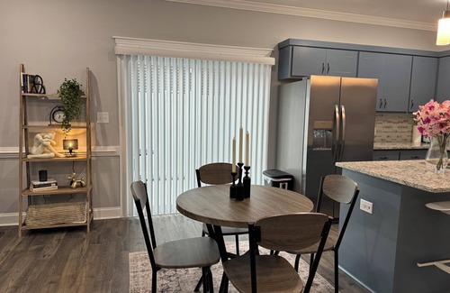 Greenville House | 3-bedroom townhome in superb Greenville with WiFi. Close to ECU and Hospital