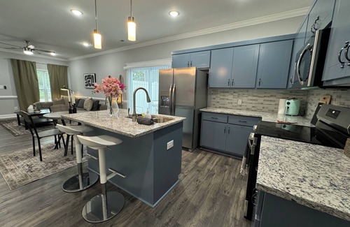 Greenville House | 3-bedroom townhome in superb Greenville with WiFi. Close to ECU and Hospital