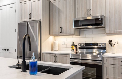 Regional District of Nanaimo Hotel | 3-bedroom Unit Daily/Monthly Rates Available