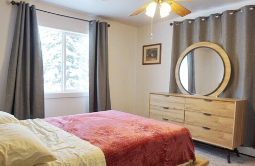 Northeast Anchorage Condo | 3 Bedroom Unit on East Side with a Fireplace