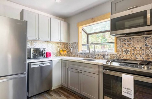 Strawberry House | 3-bedroom vacation home near Stanislaus National Forest