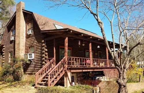 Southmont House | 3-bedroom vacation home just 18 minutes from High Rock Lake