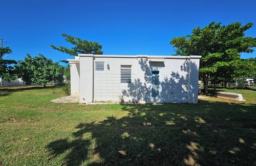 Islote House | 3-Bedroom Villa in awesome Islote Beach Area in Arecibo with WiFi, AC