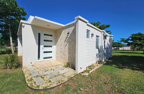 Islote House | 3-Bedroom Villa in awesome Islote Beach Area in Arecibo with WiFi, AC