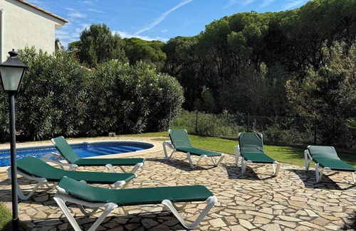 Calonge Villa | 3-bedroom villa in peaceful Calonge with pool, AC, and WiFi, close to the beach.