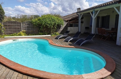 Chalais House | 3 bedroom villa on private domain, heated pool & enclosed garden, airco & WiFi