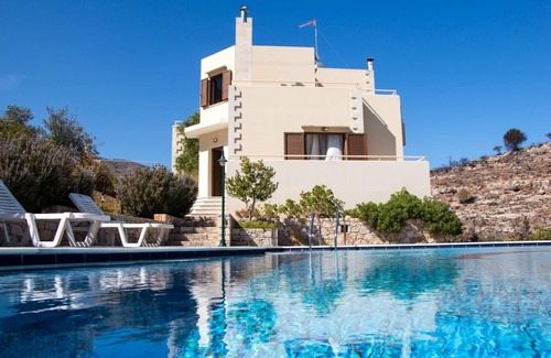 Megala Chorafia Villa | 3-bedroom Villa On Top