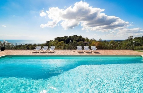 Milo Villa | 3 bedroom Villa rental near Catania Sicily with private pool and airconditioning