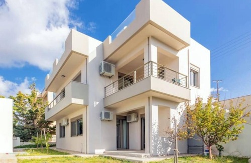Politiko House | 3 bedroom Villa with Stunning View & private park.