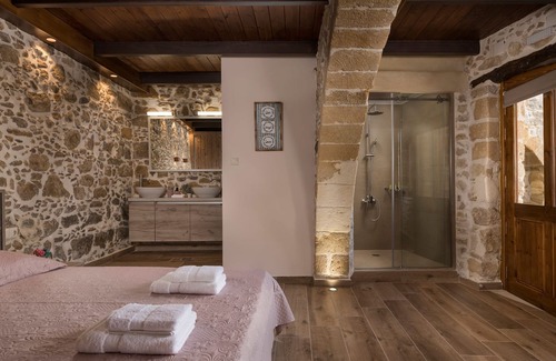 Drapanias Villa | 3-bedroom Villa with Private Pool & Jacuzzi by Delfus