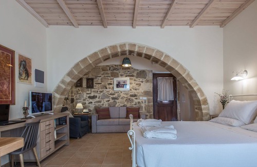 Drapanias Villa | 3-bedroom Villa with Pool by Delfus
