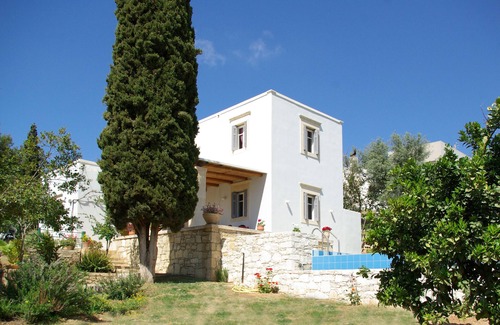 Vori Villa | 3 bedroom Villa with pool, veranda and private garden