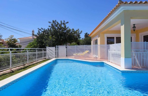 Albufeira Villa | 3 bedroom villa with pool offers views of Marina