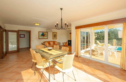 Albufeira Villa | 3 bedroom villa with pool offers views of Marina